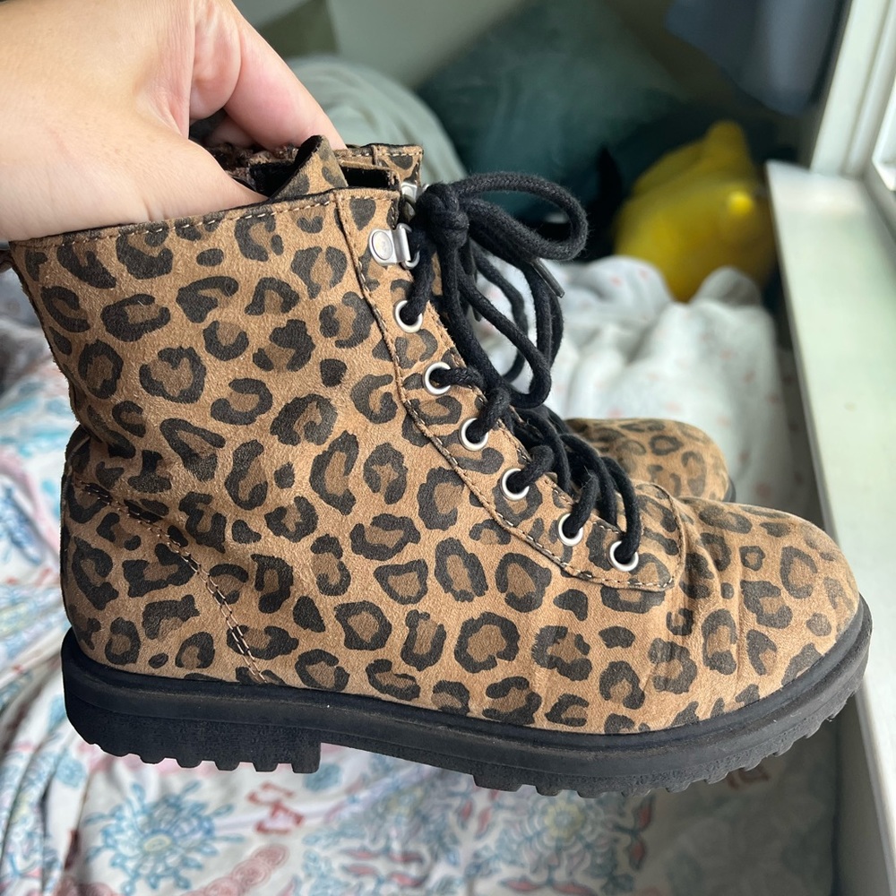 Old Navy size 2 girls cheetah boot (runs big)